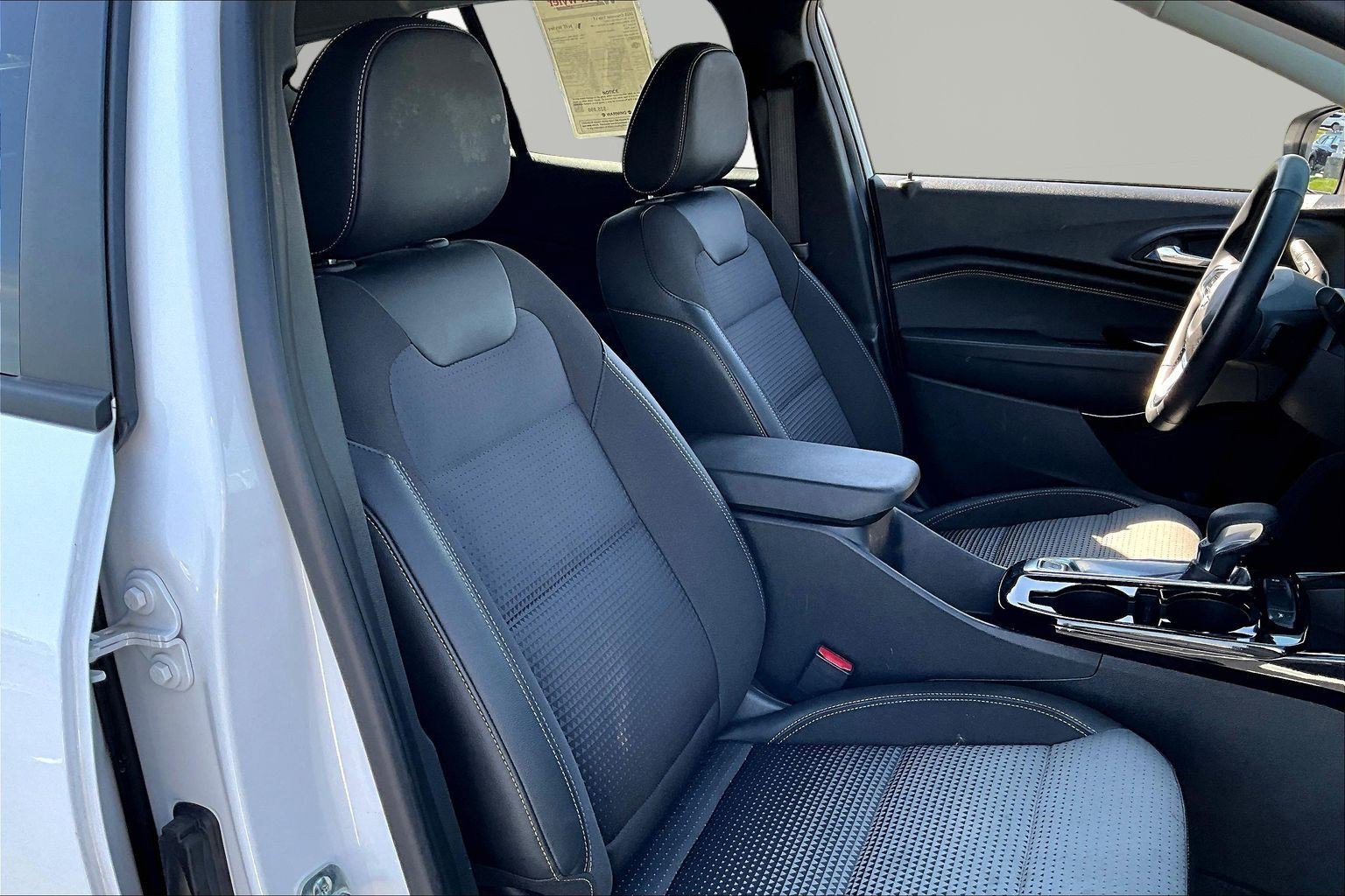 Used 2025 Chevrolet Trax LT w/ Driver Confidence Package image 29