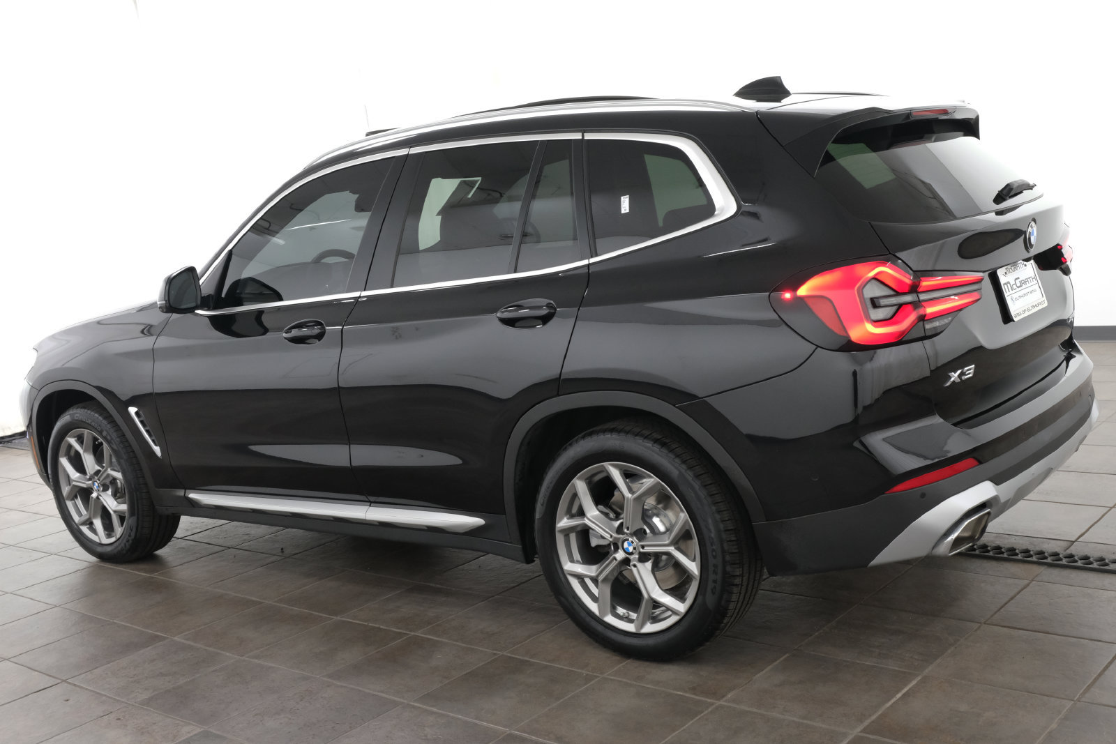 Used 2024 BMW X3 xDrive30i w/ Convenience Package AWD/4WD image 3