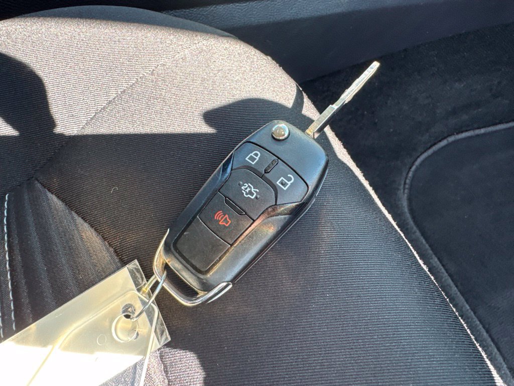 Used 2016 Ford Fusion SE FWD image 38