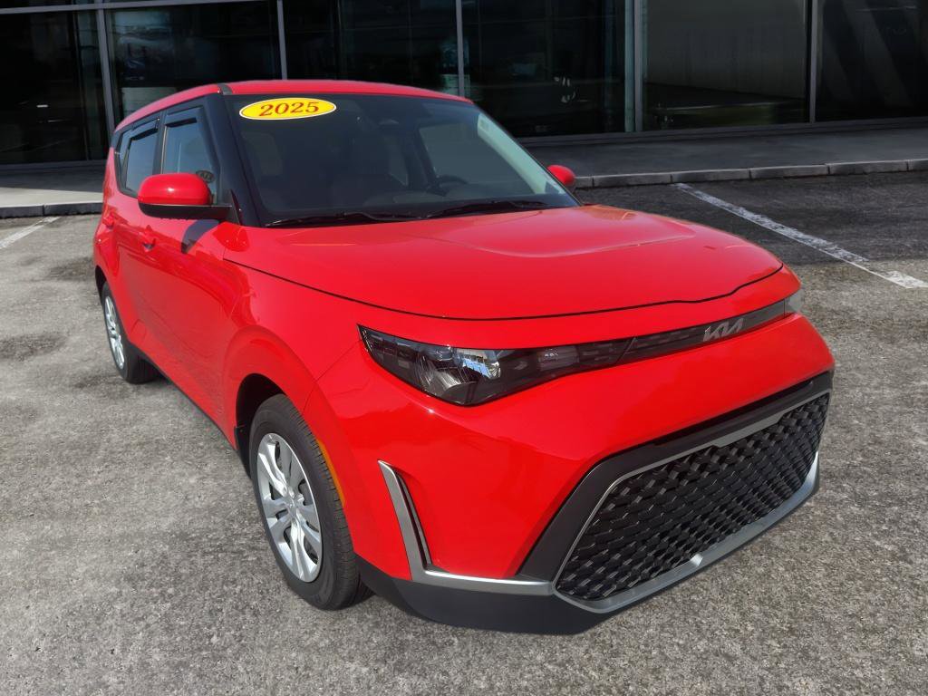 Used 2025 Kia Soul LX image 3