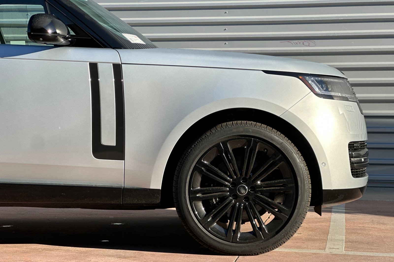 Used 2025 Land Rover Range Rover SE image 36