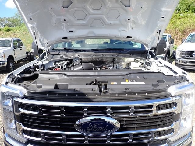 New 2026 Ford F550 4x4 Regular Cab Super Duty w/ XL Chrome Package image 13