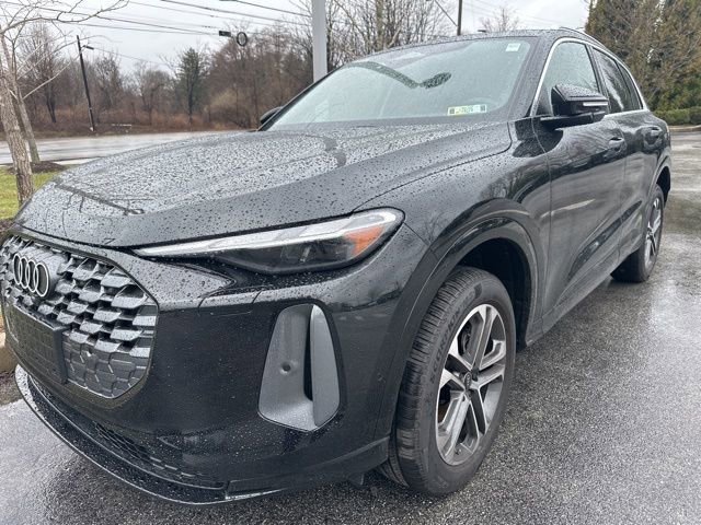 Used 2025 Audi Q5 2.0T Premium w/ Convenience Package image 3