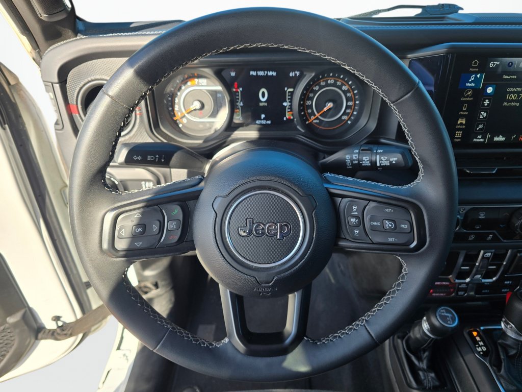 Used 2025 Jeep Wrangler Unlimited Rubicon AWD/4WD image 12