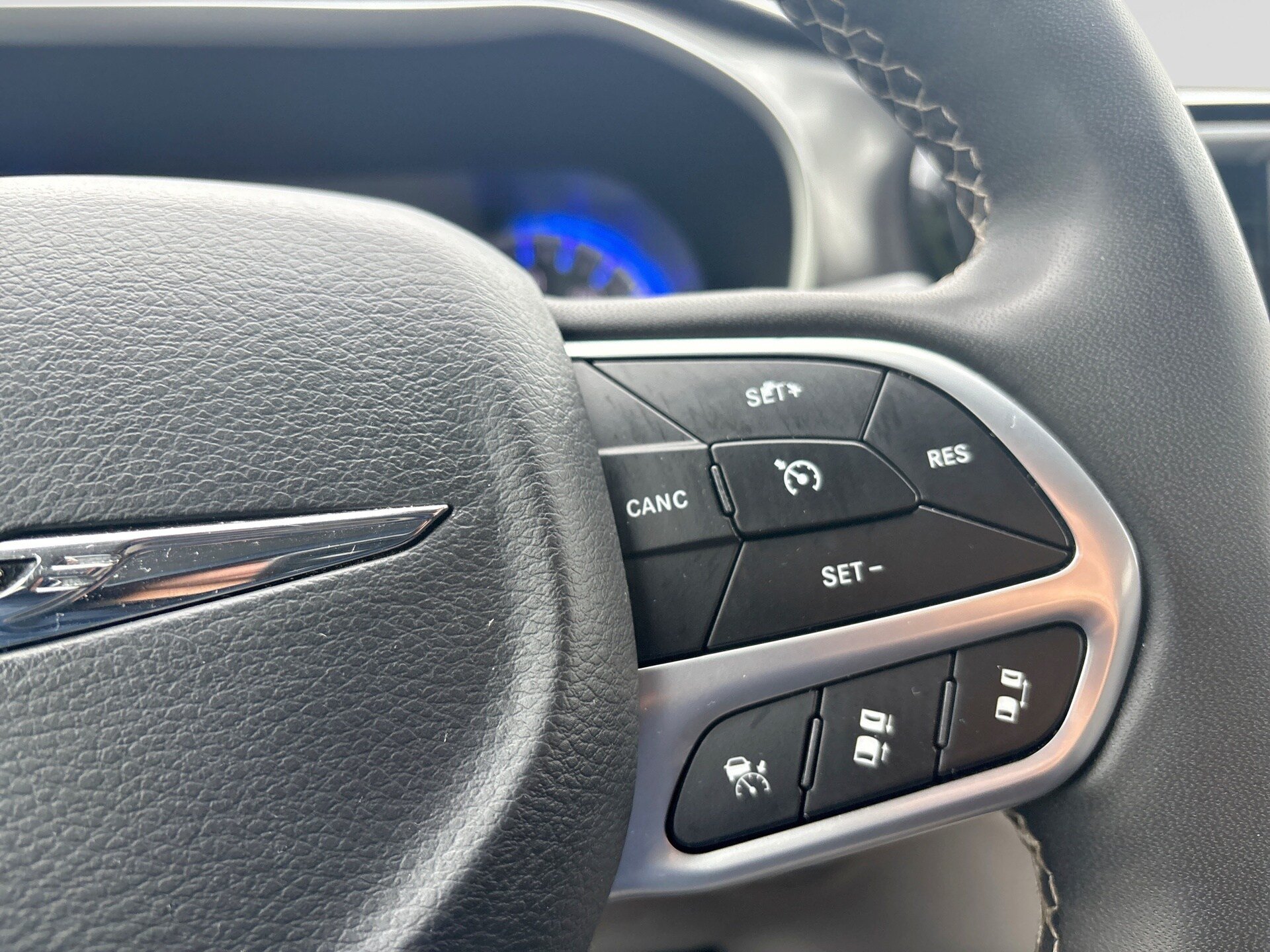 Used 2024 Chrysler Pacifica Touring-L FWD image 21
