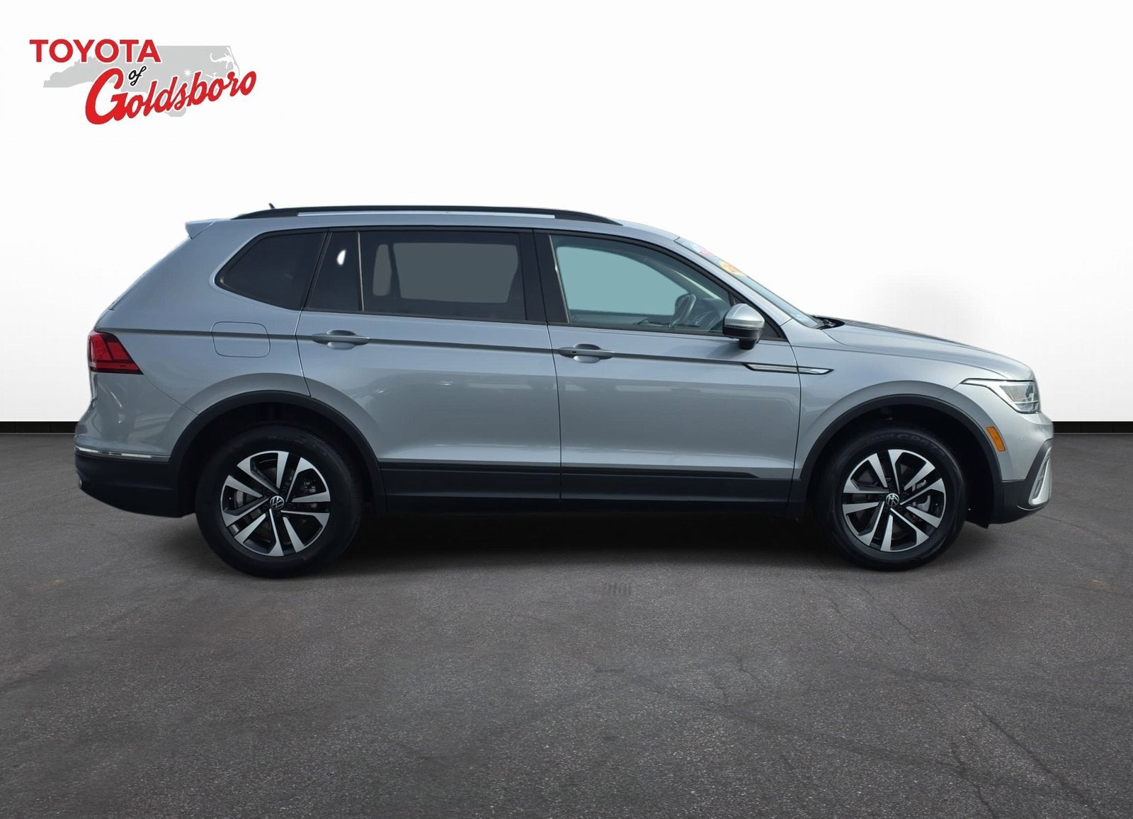 Used 2024 Volkswagen Tiguan S image 4