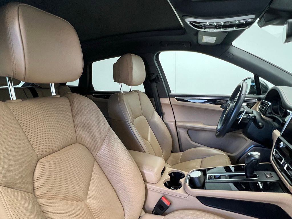 Certified 2023 Porsche Macan S AWD/4WD image 18