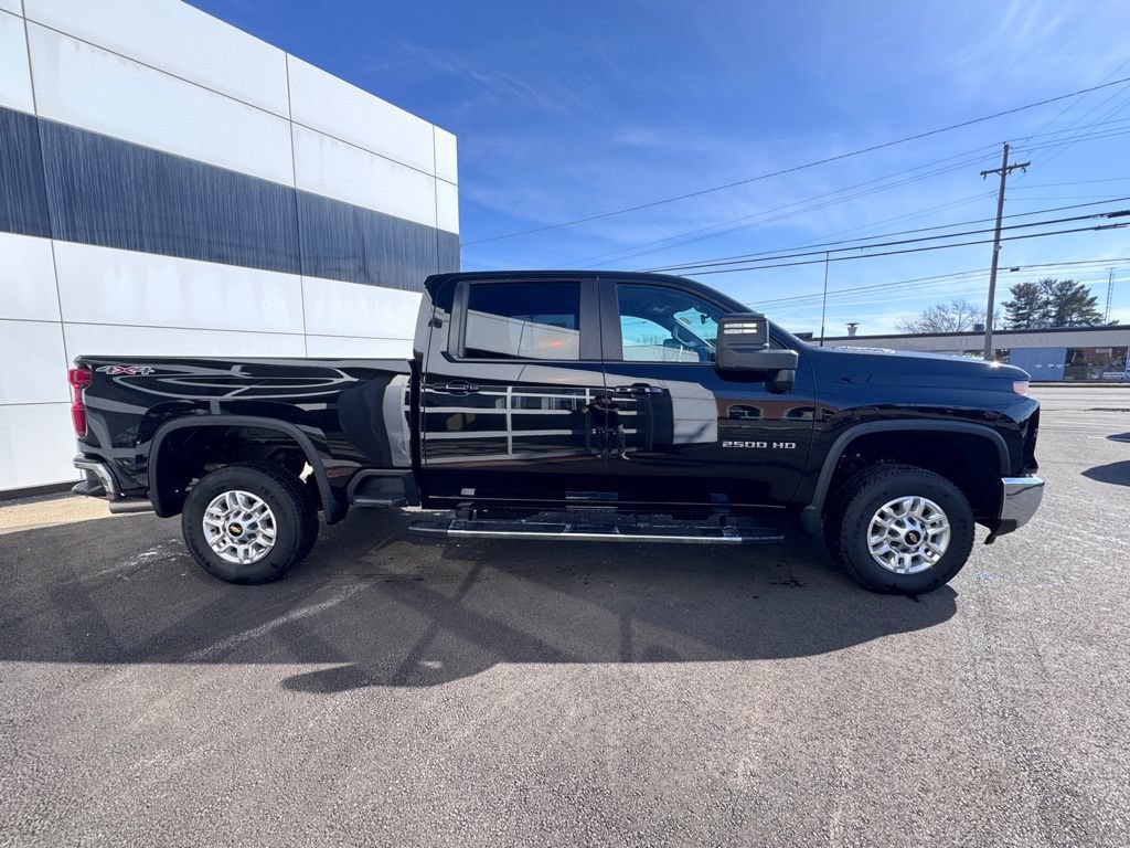 Used 2025 Chevrolet Silverado 2500 LT w/ Convenience Package AWD/4WD image 5