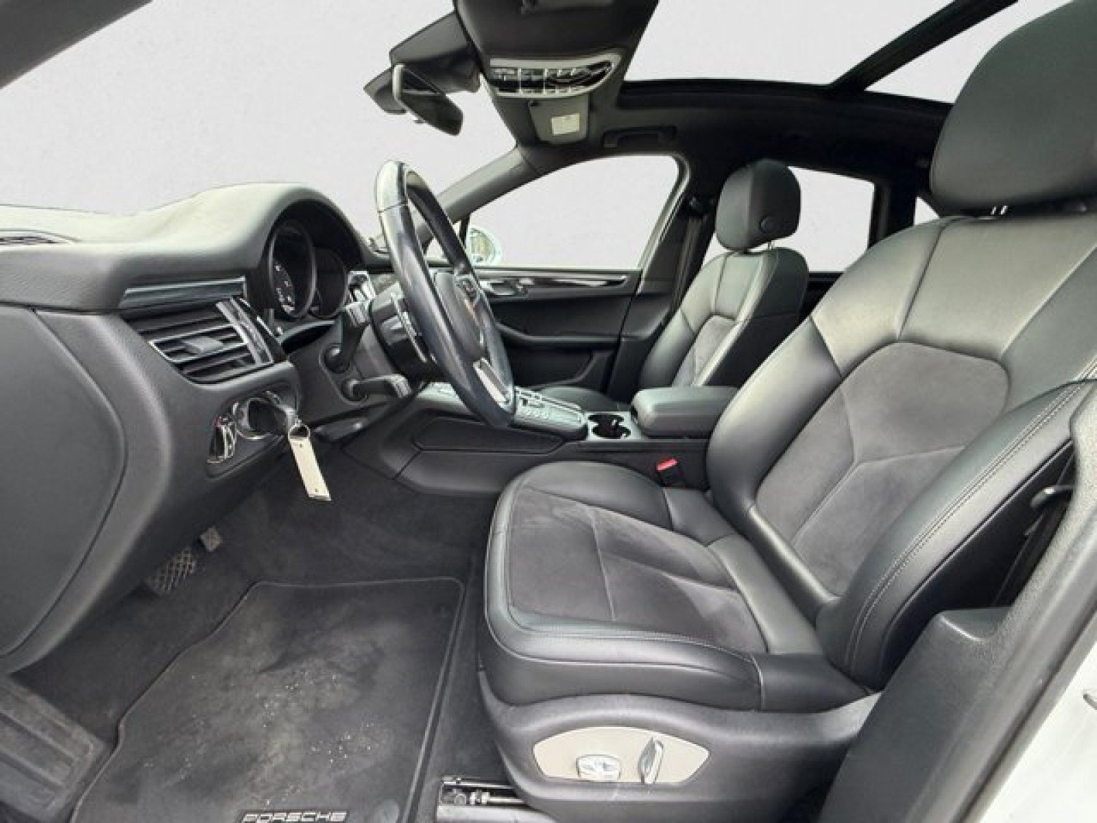 Used 2021 Porsche Macan AWD/4WD image 10