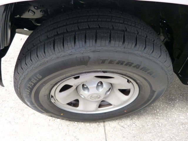 Used 2017 Toyota Tacoma SR image 38