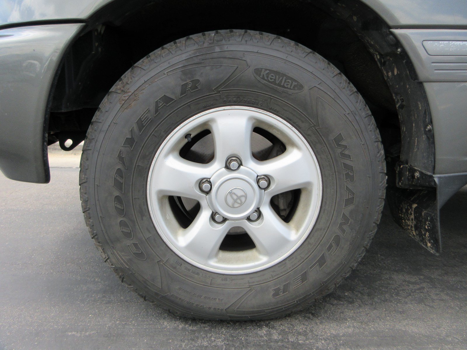 Used 2000 Toyota Land Cruiser AWD/4WD image 18