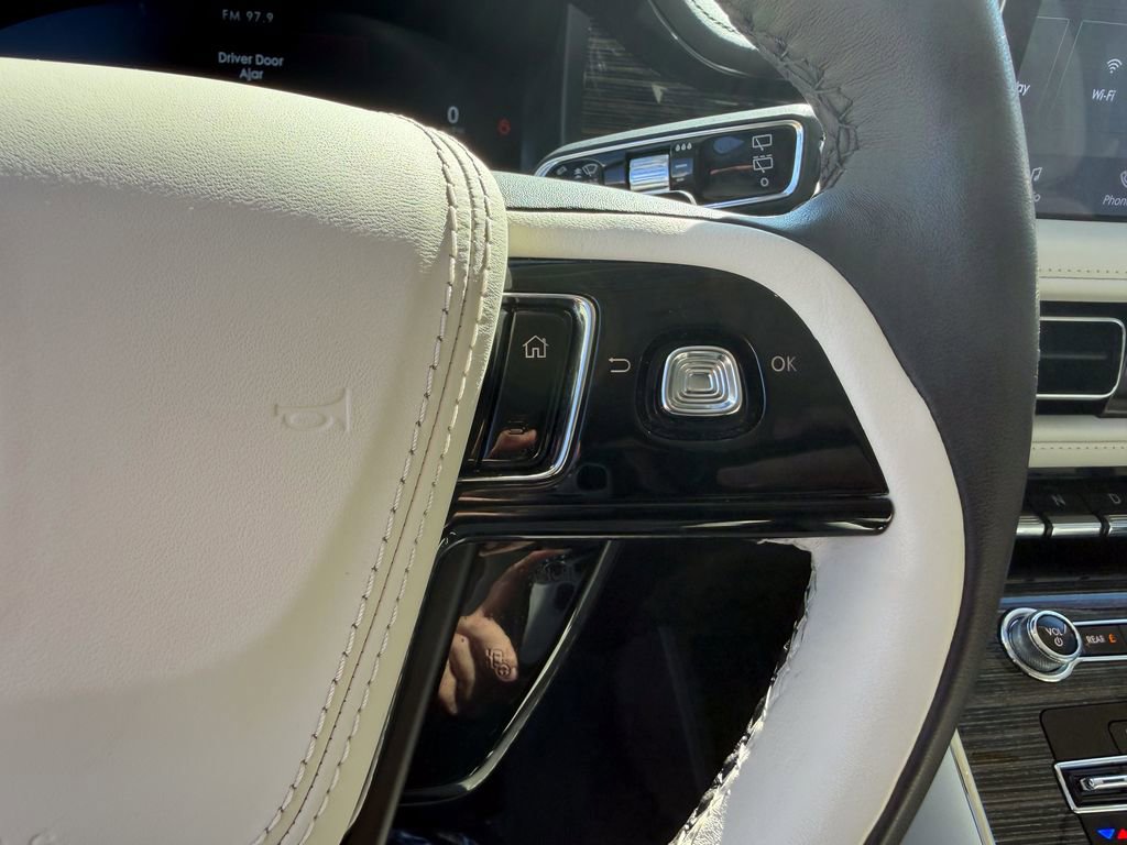 Certified 2023 Lincoln Aviator Black Label image 39