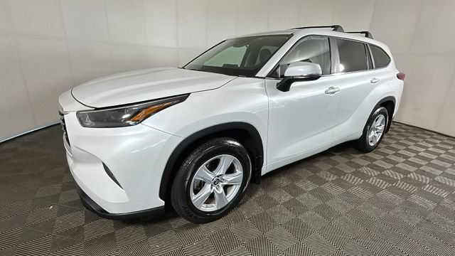 Used 2023 Toyota Highlander L FWD image 6