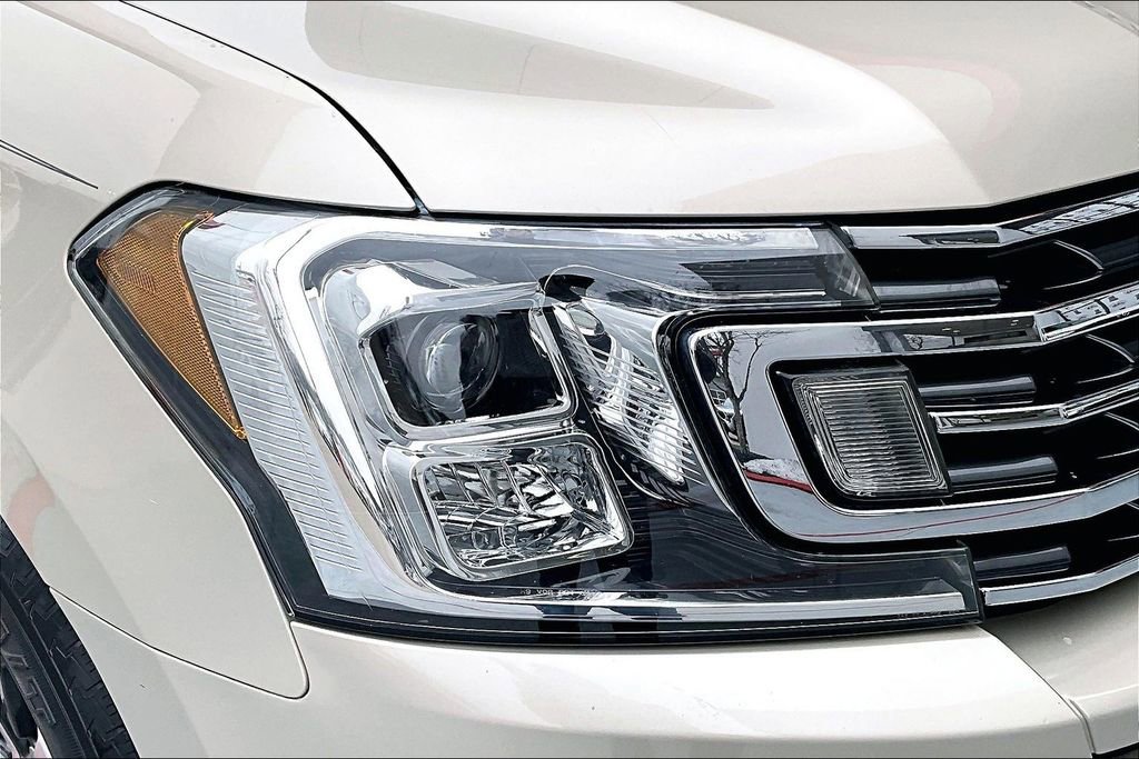 Used 2018 Ford Expedition XLT image 30