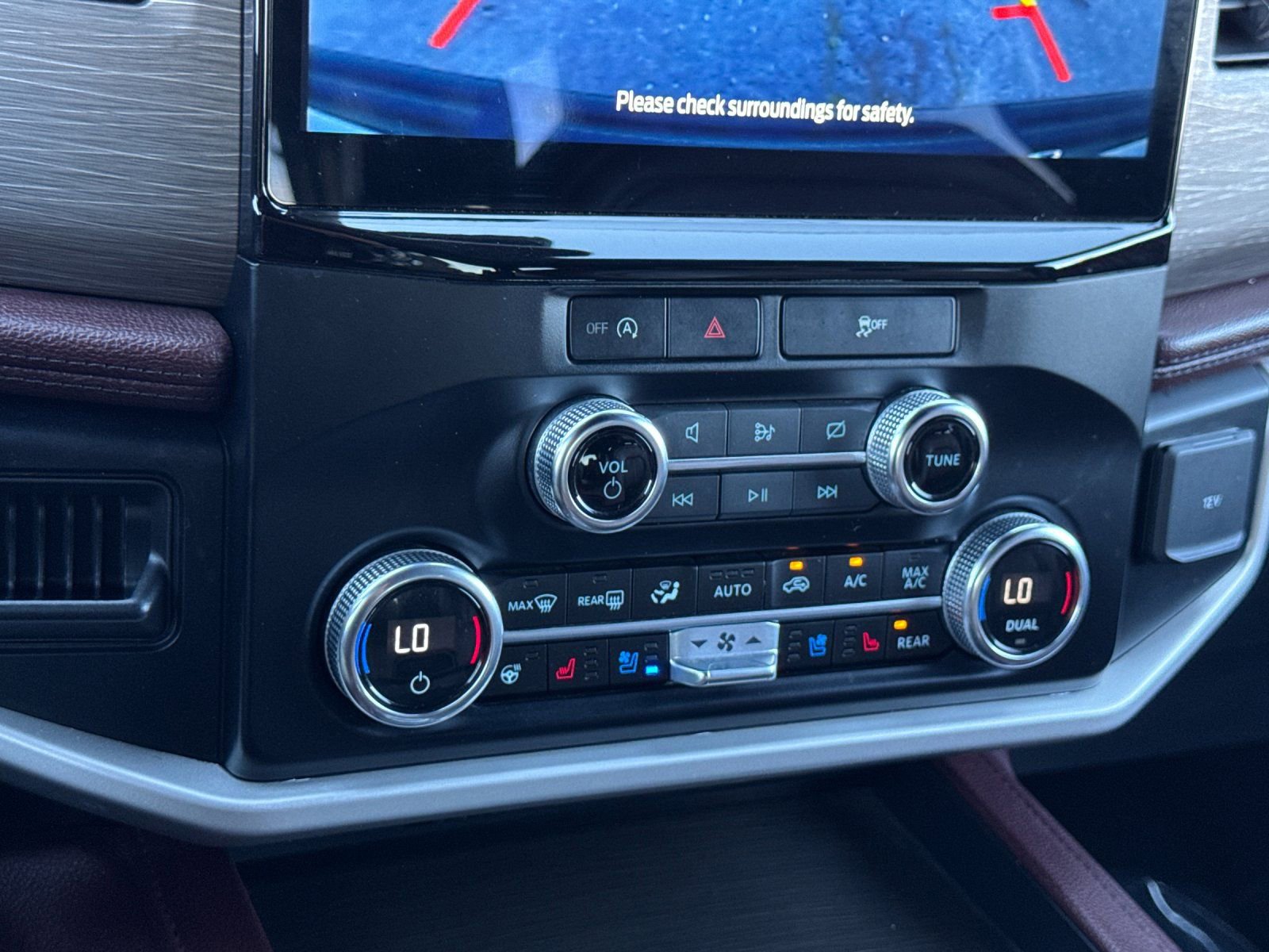 Used 2023 Ford Expedition Limited image 27