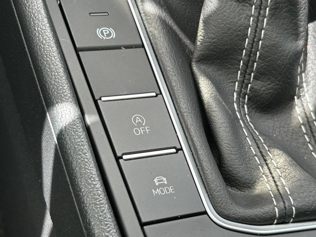 Used 2025 Volkswagen Jetta SEL FWD image 48