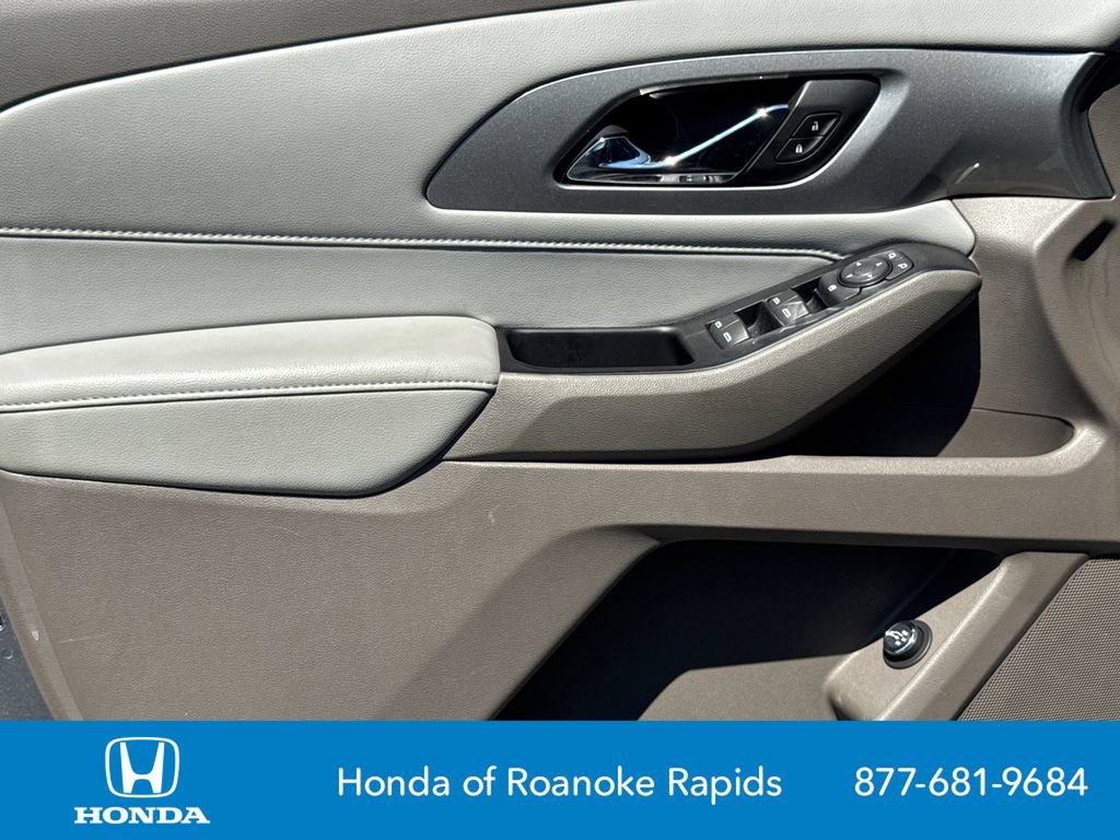 Used 2019 Chevrolet Traverse LT w/ LT Premium Package AWD/4WD image 10