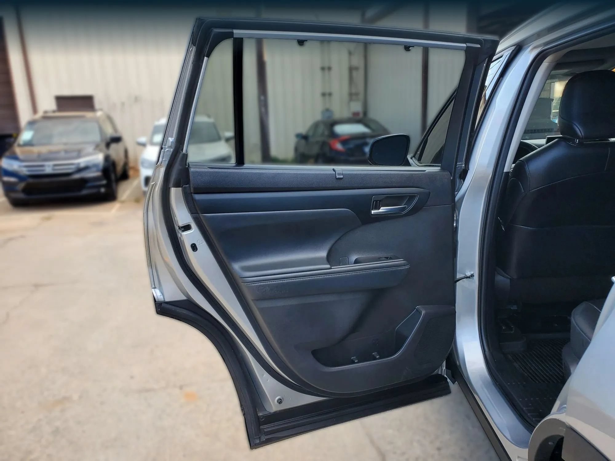 Used 2022 Toyota Highlander XLE FWD image 34