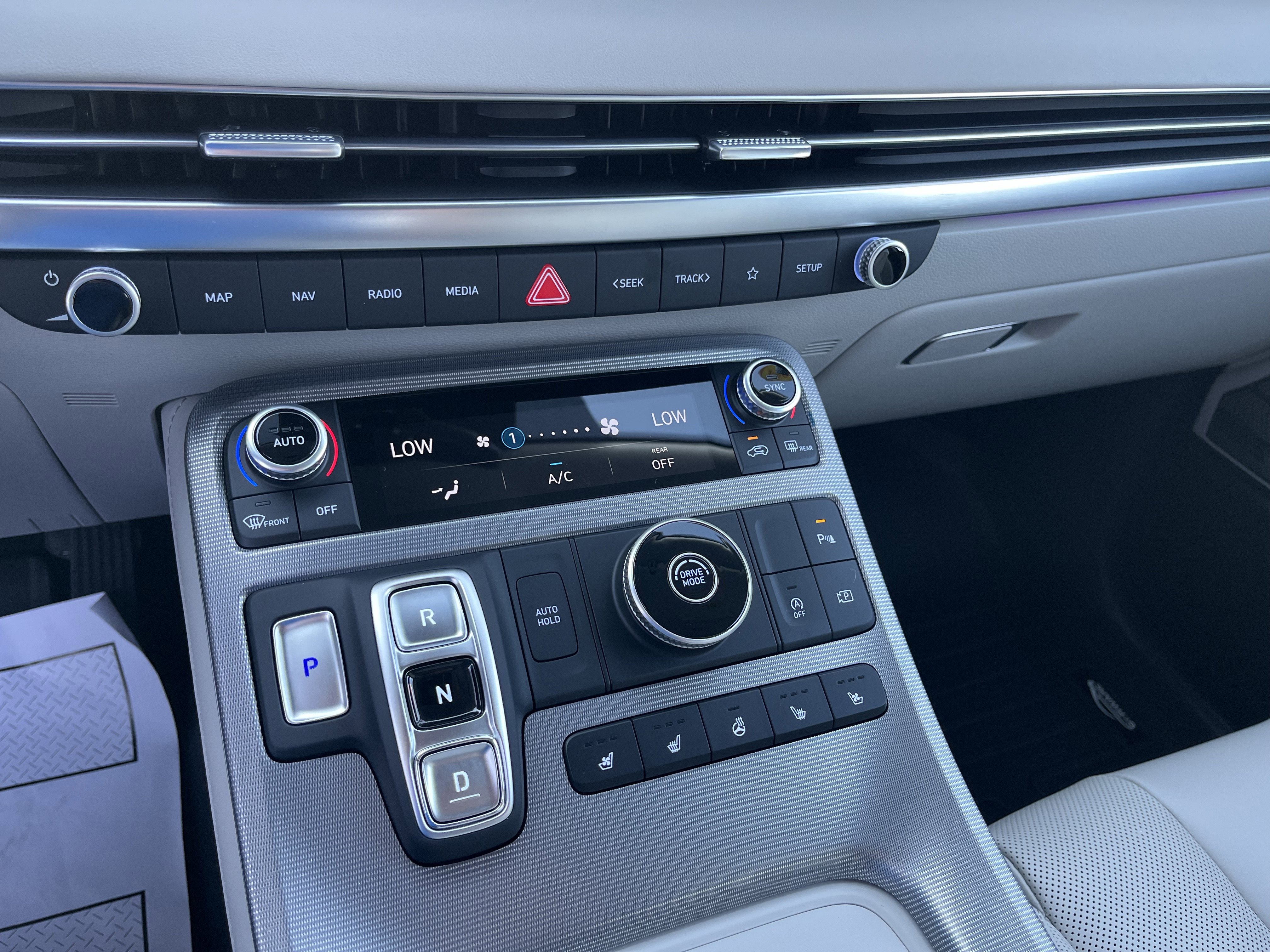 Used 2024 Hyundai Palisade Calligraphy image 10