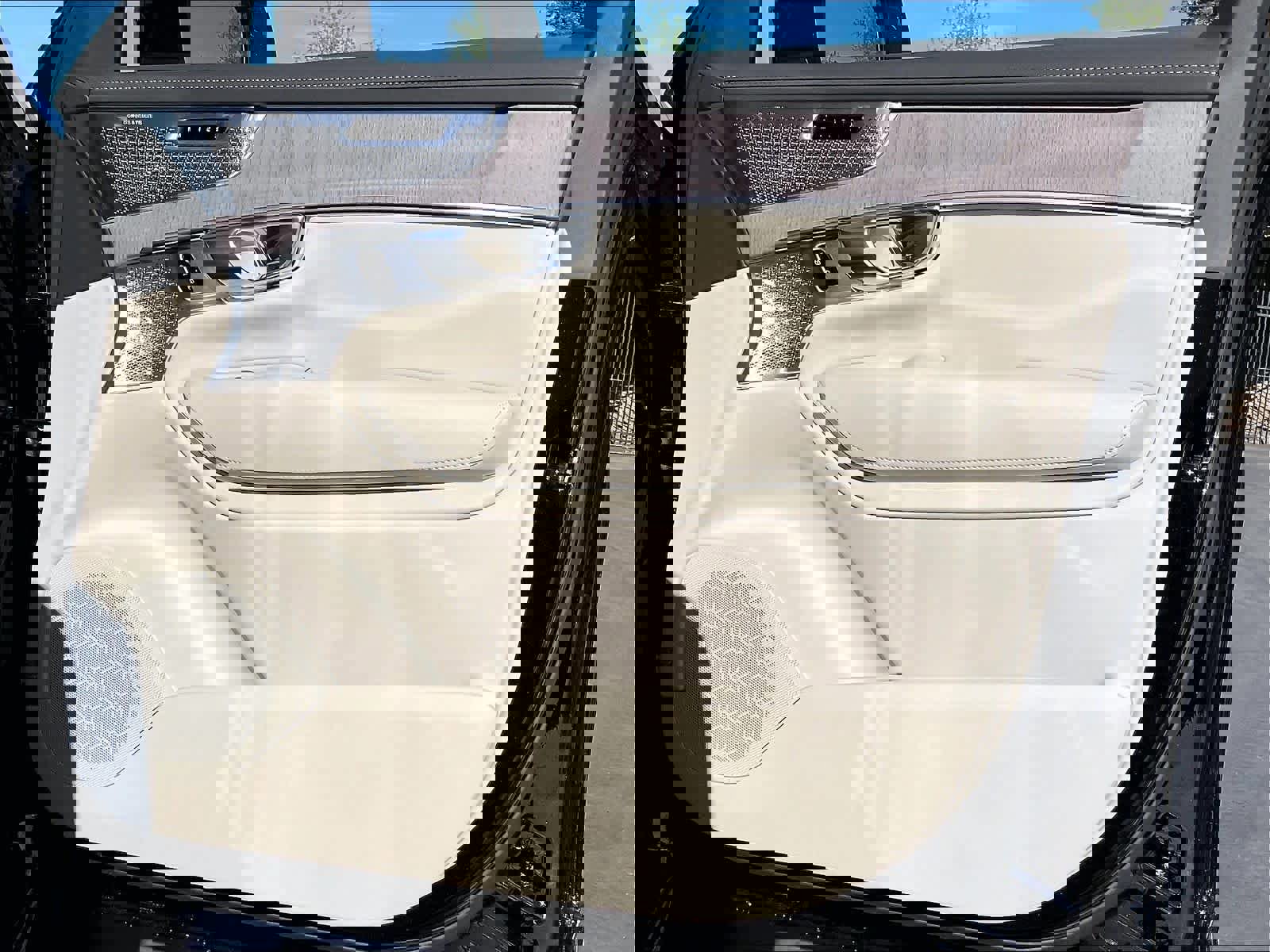 New 2026 Volvo XC90 T8 Ultra w/ Lounge Package image 31