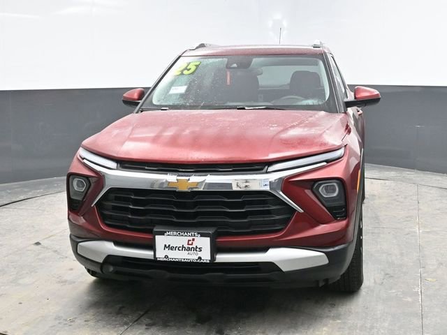 Used 2025 Chevrolet TrailBlazer LT image 2