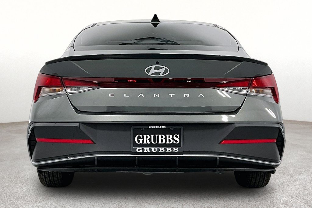New 2026 Hyundai Elantra SEL Sport FWD image 5