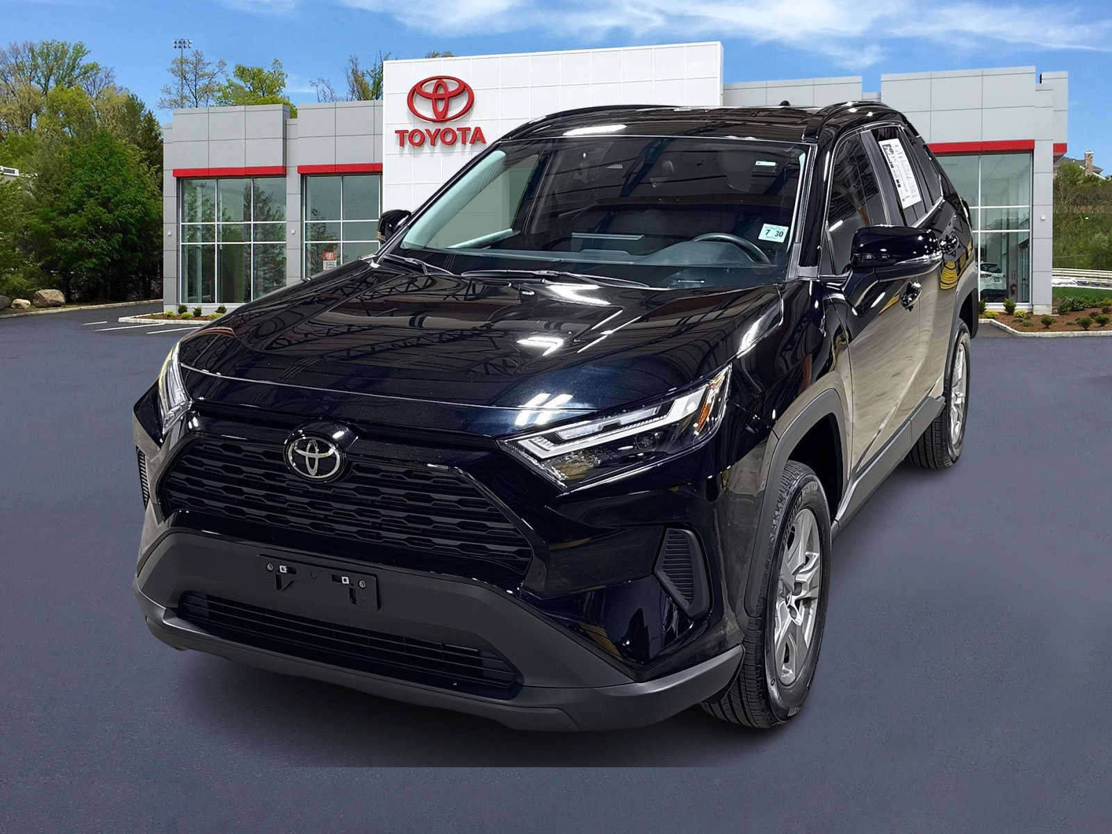 Certified 2025 Toyota RAV4 XLE AWD/4WD image 1