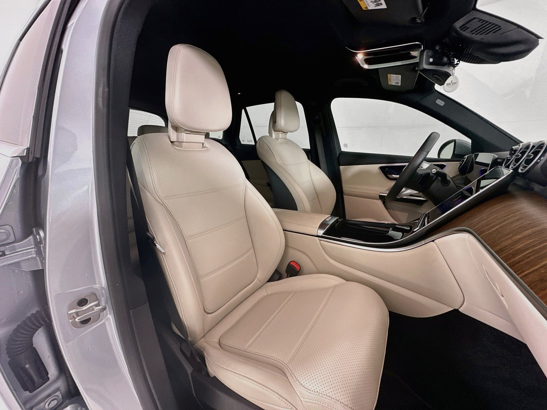 Used 2026 Mercedes-Benz GLC 300 image 30