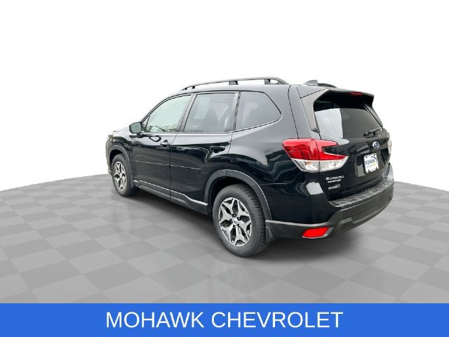 Used 2023 Subaru Forester Premium AWD/4WD image 6