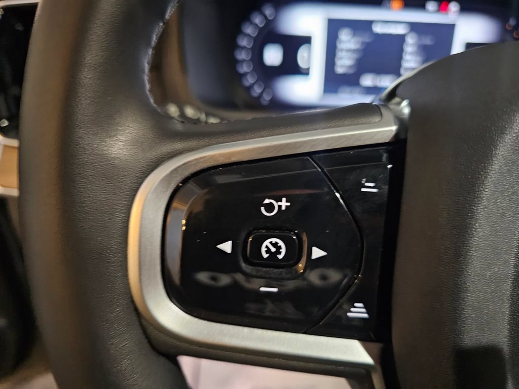 Certified 2025 Volvo XC90 B5 Core AWD/4WD image 21