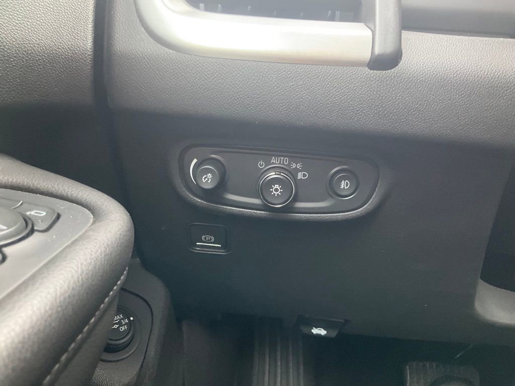 Used 2024 GMC Terrain SLT image 14