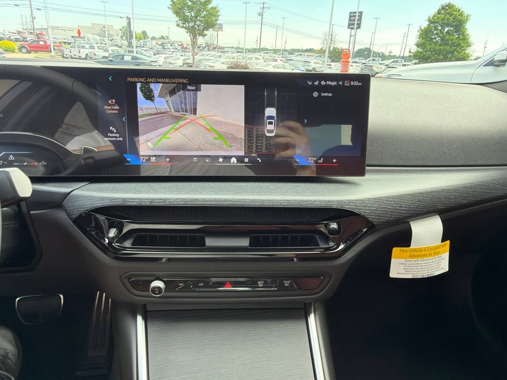 New 2026 BMW 330i Sedan w/ M Sport Package RWD image 21