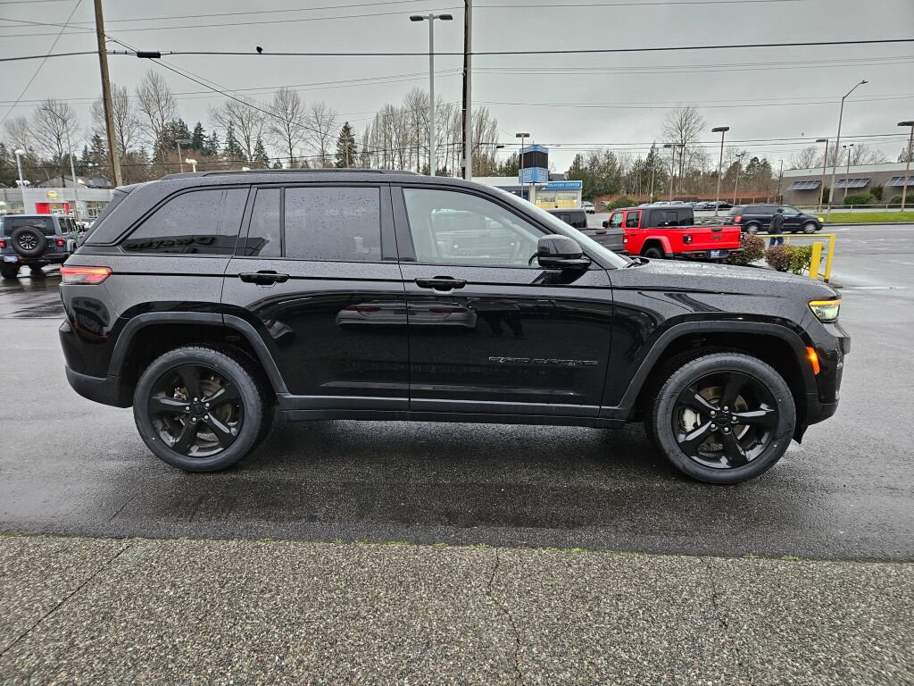Used 2023 Jeep Grand Cherokee Limited w/ Luxury Tech Group II image 6