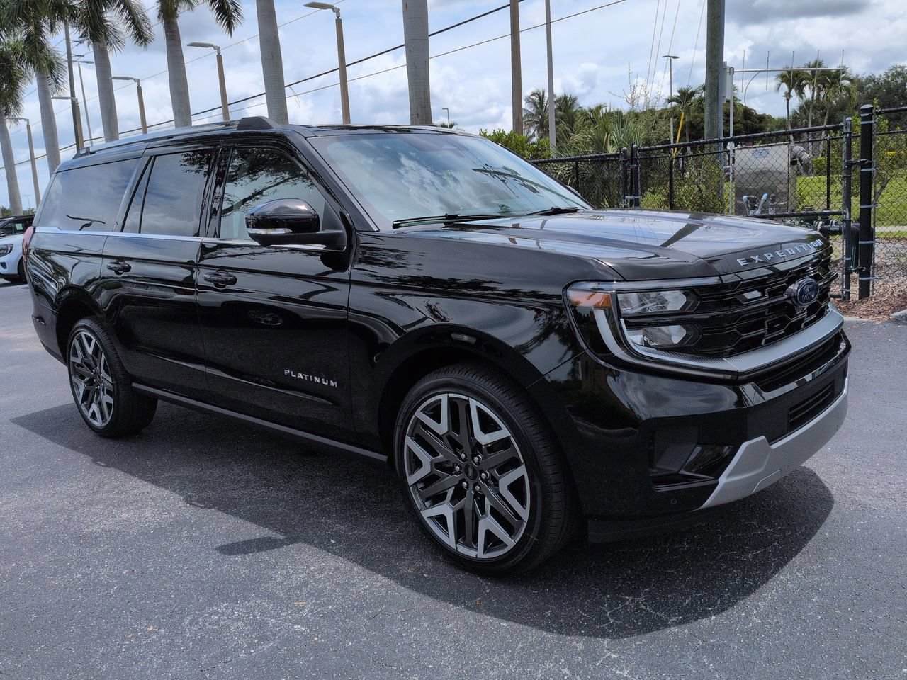 New 2026 Ford Expedition Max Platinum w/ Platinum Ultimate Package AWD/4WD image 2