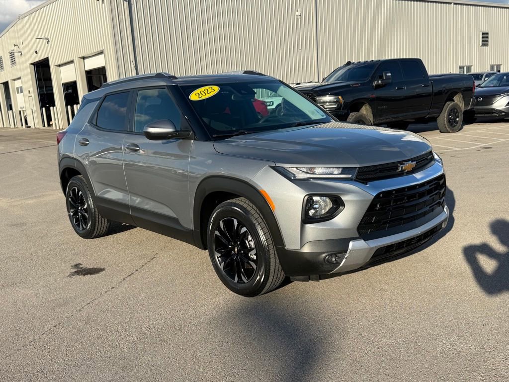 Used 2023 Chevrolet TrailBlazer LT w/ Convenience Package image 2