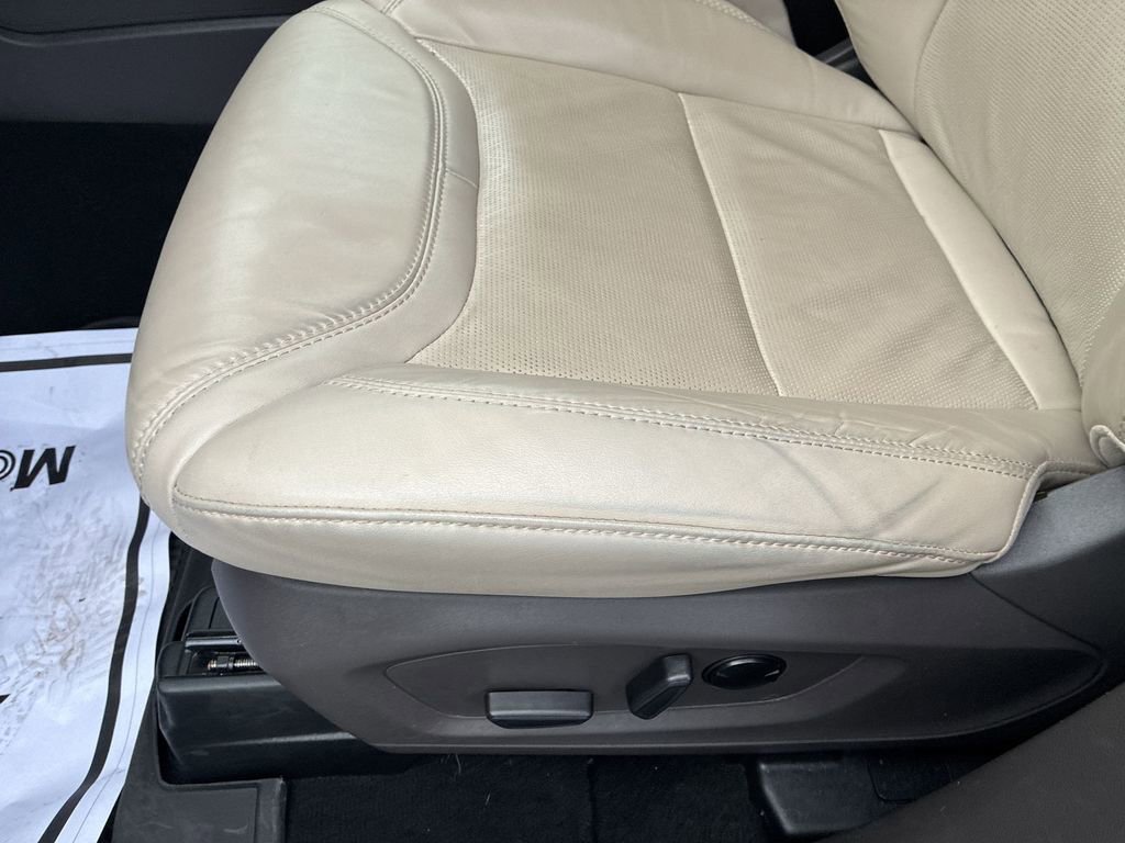 Used 2022 Ford Explorer Platinum w/ Equipment Group 601A image 12