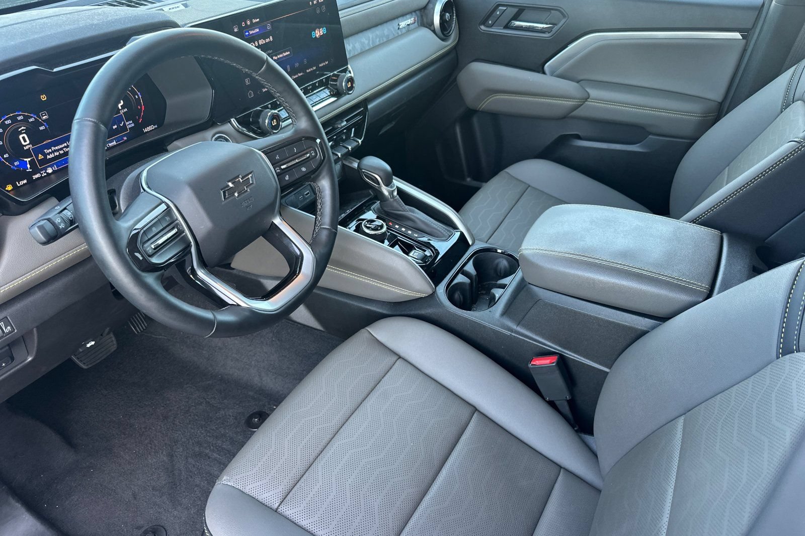 Used 2025 Chevrolet Colorado ZR2 w/ Midnight Edition AWD/4WD image 10