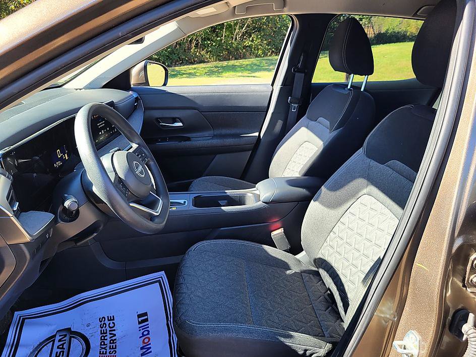 Certified 2025 Nissan Kicks SV w/ Charging Package FWD image 12