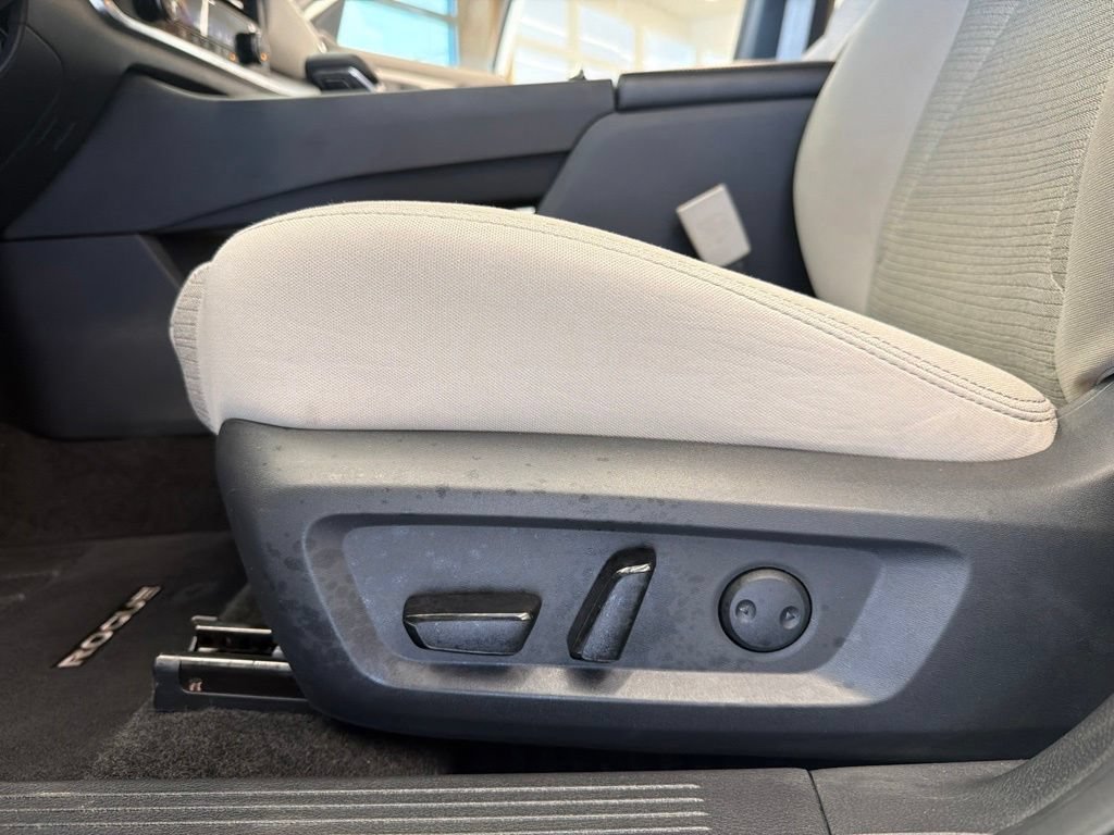 Used 2023 Nissan Rogue SV FWD image 21