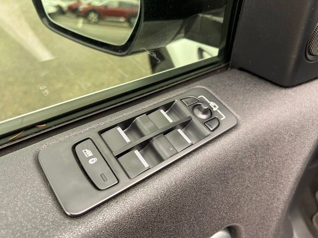 Used 2018 Land Rover Discovery Sport HSE image 32