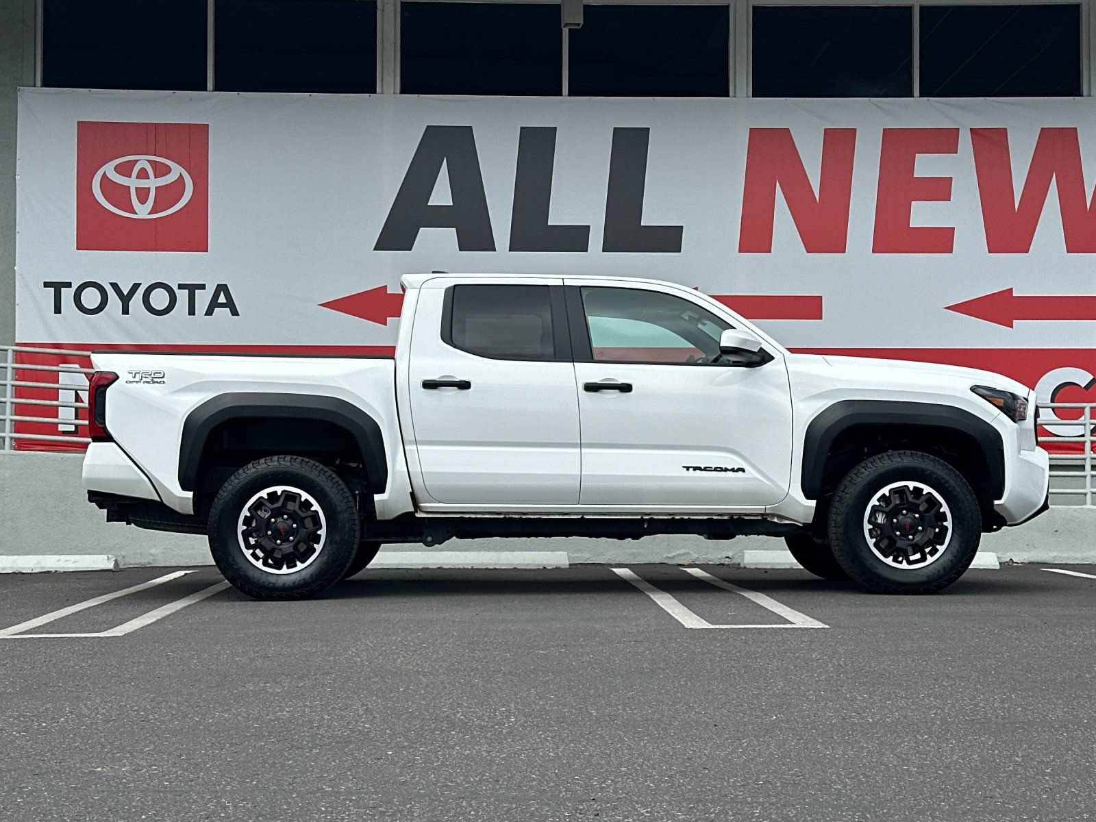 Used 2025 Toyota Tacoma TRD Off-Road AWD/4WD image 6