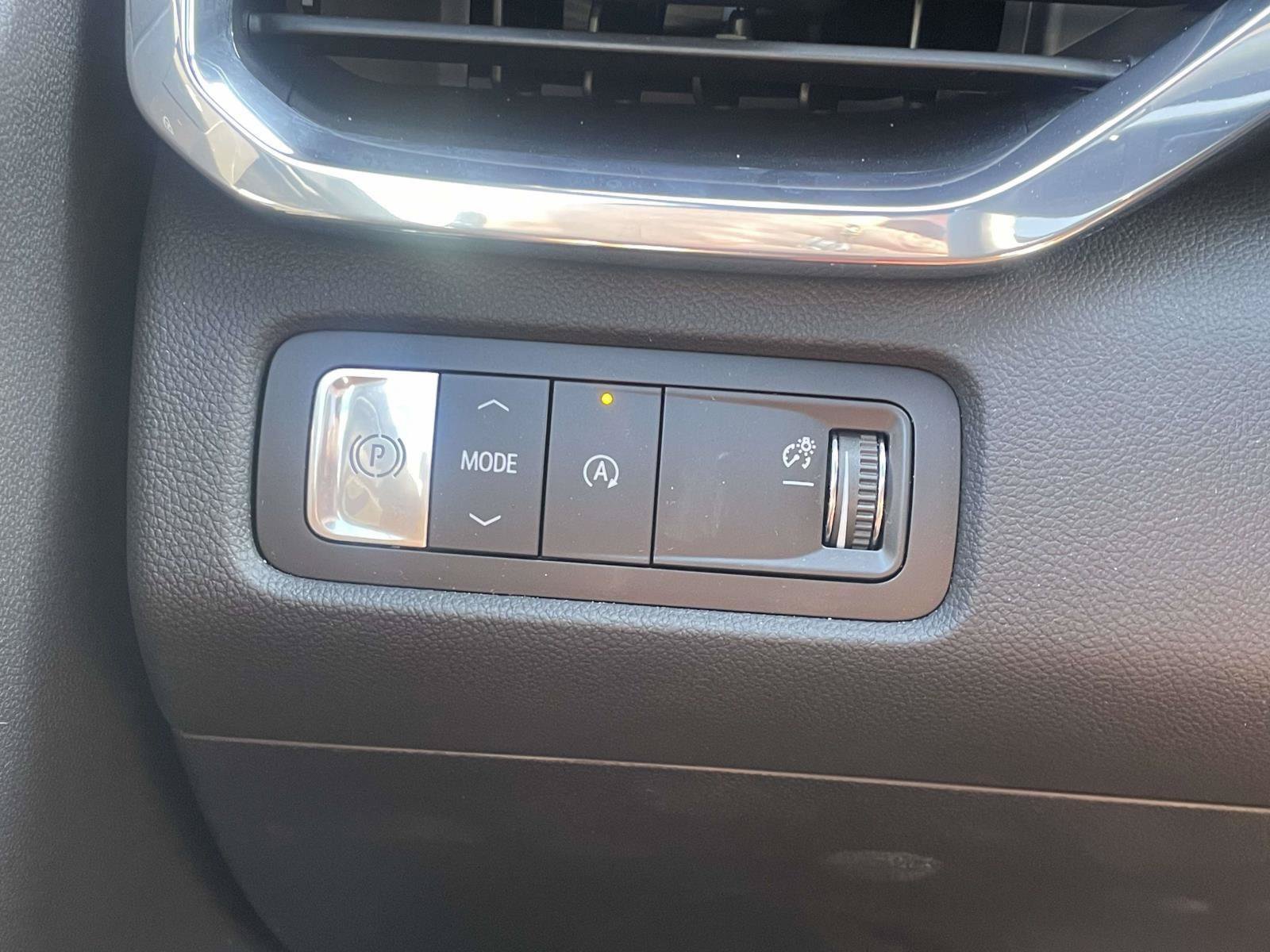 Certified 2026 GMC Acadia Elevation w/ Elevation Premium Package FWD image 28