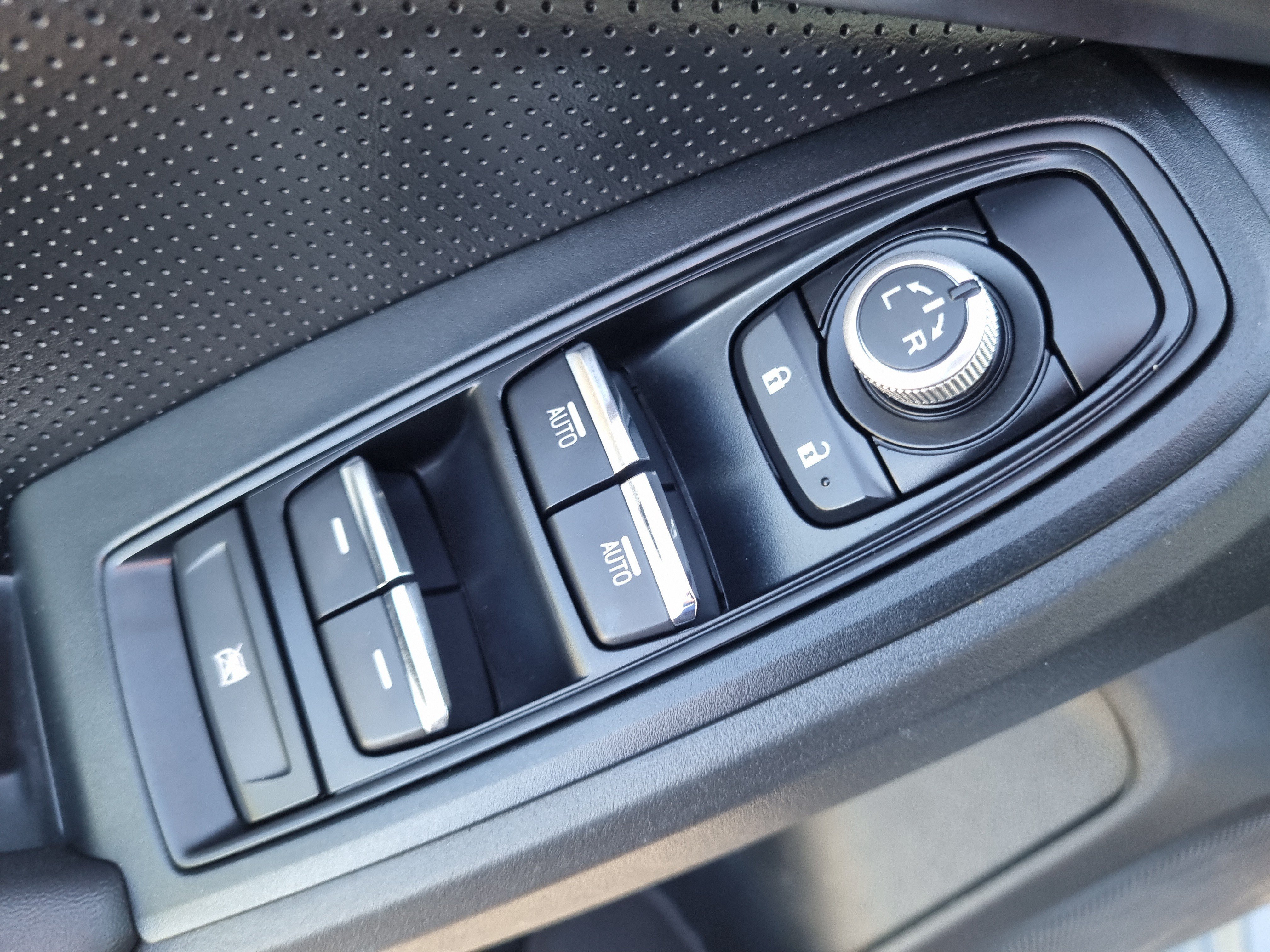 Used 2019 Subaru Crosstrek 2.0i Limited w/ Moonroof Package w/Navigation AWD/4WD image 22
