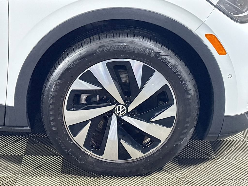 Certified 2024 Volkswagen ID.4 2WD image 24