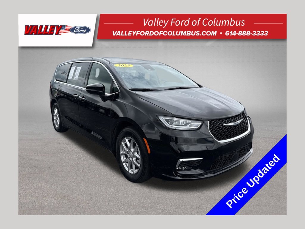 Used 2025 Chrysler Pacifica Select