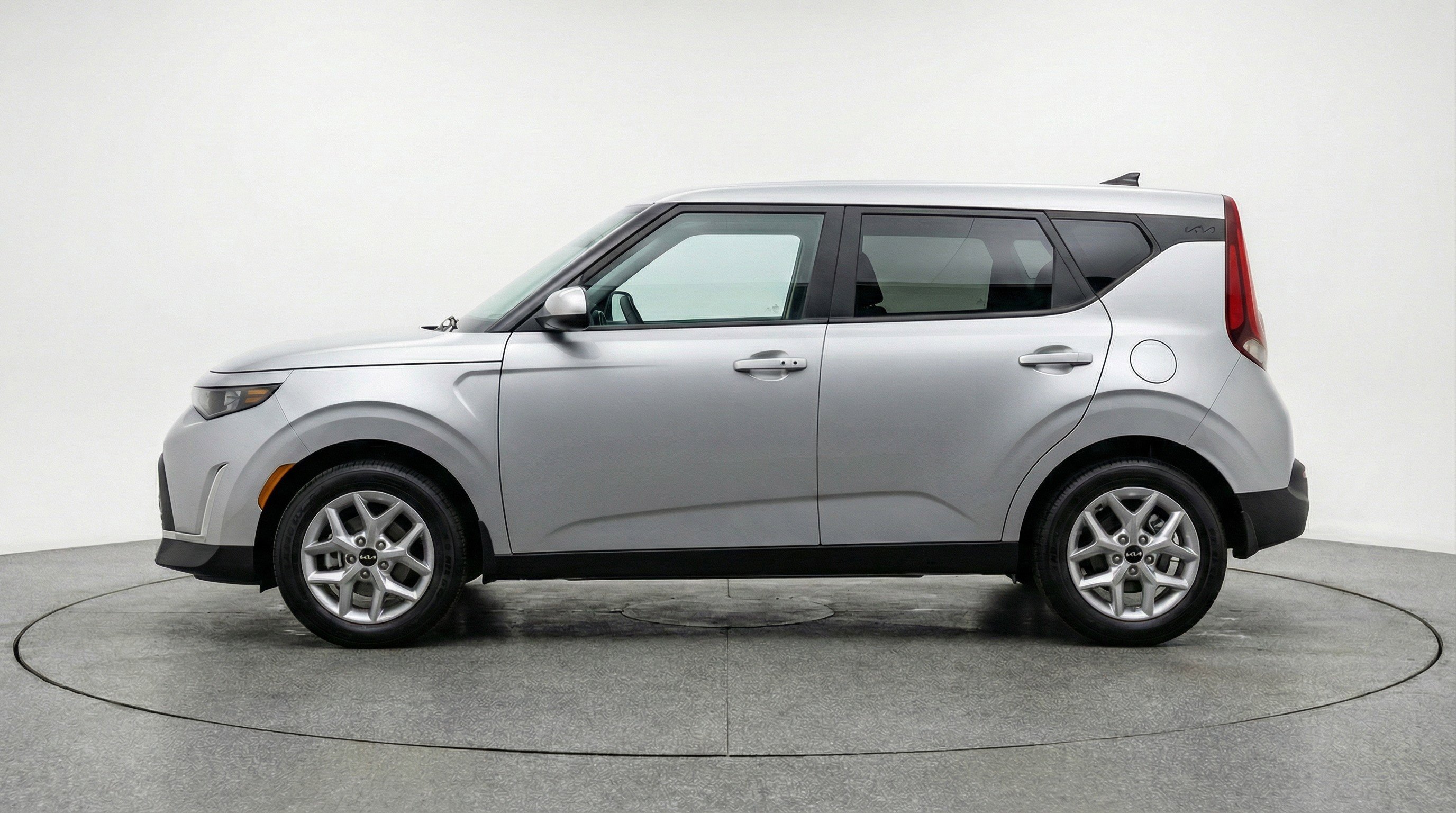 Used 2025 Kia Soul LX w/ LX Technology Package image 5