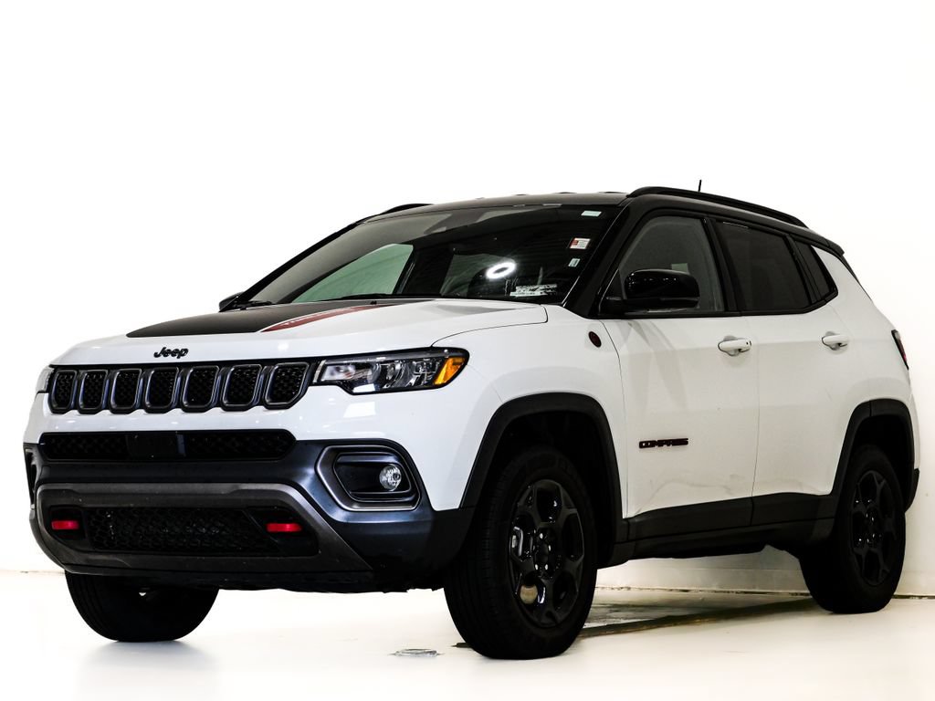 Used 2024 Jeep Compass Trailhawk AWD/4WD image 3