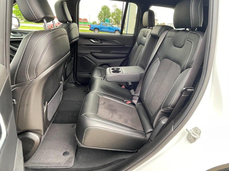 Used 2024 Jeep Grand Cherokee Altitude AWD/4WD image 14