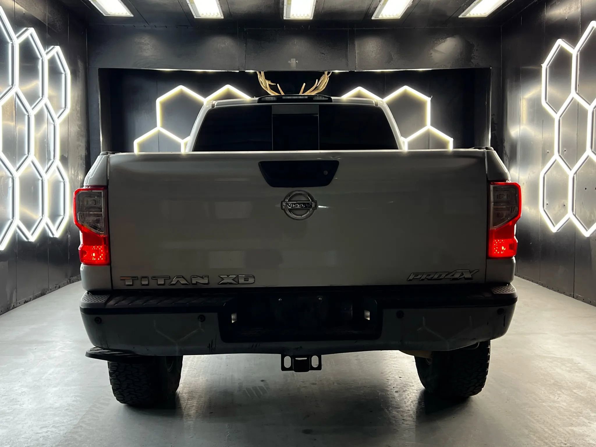Used 2017 Nissan Titan PRO-4X AWD/4WD image 10