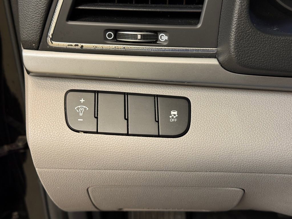 Used 2017 Hyundai Elantra SE image 25